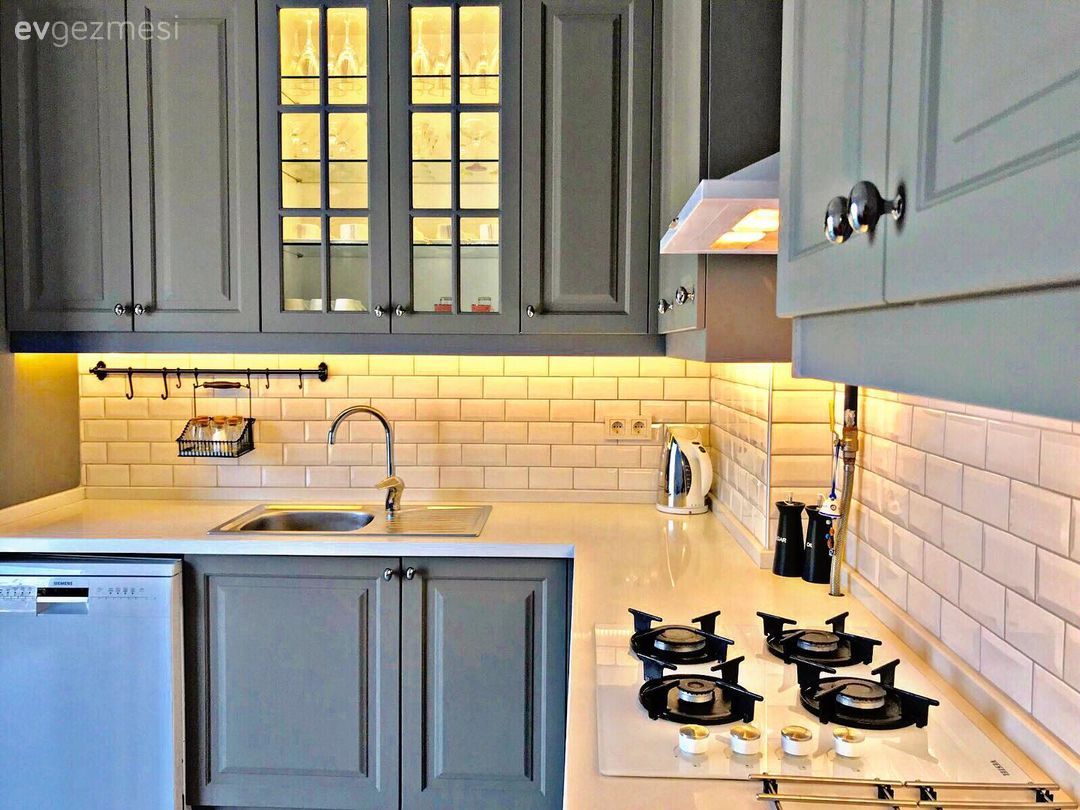 Bu Gri Mutfak Yeni Parçalarıyla Daha Bir Sıcak