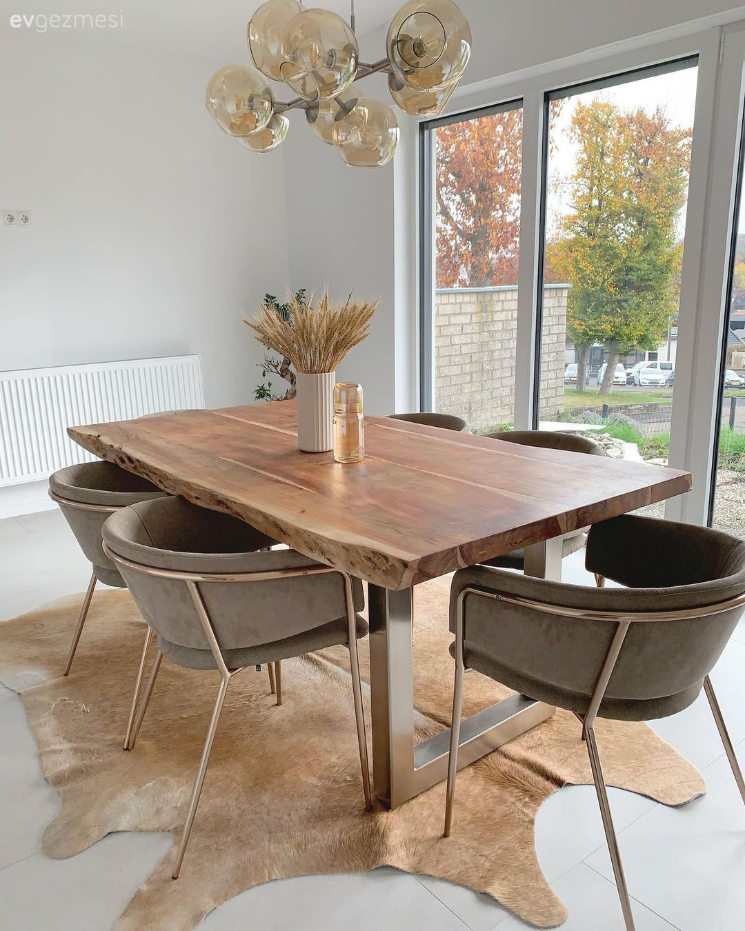 Yemek Odası, Siyah, Vizon, Modern, Ahşap masa, Sandalye, Yuvarlak ayna, Dekoratif ayna, Ayna, Post halı, Halı