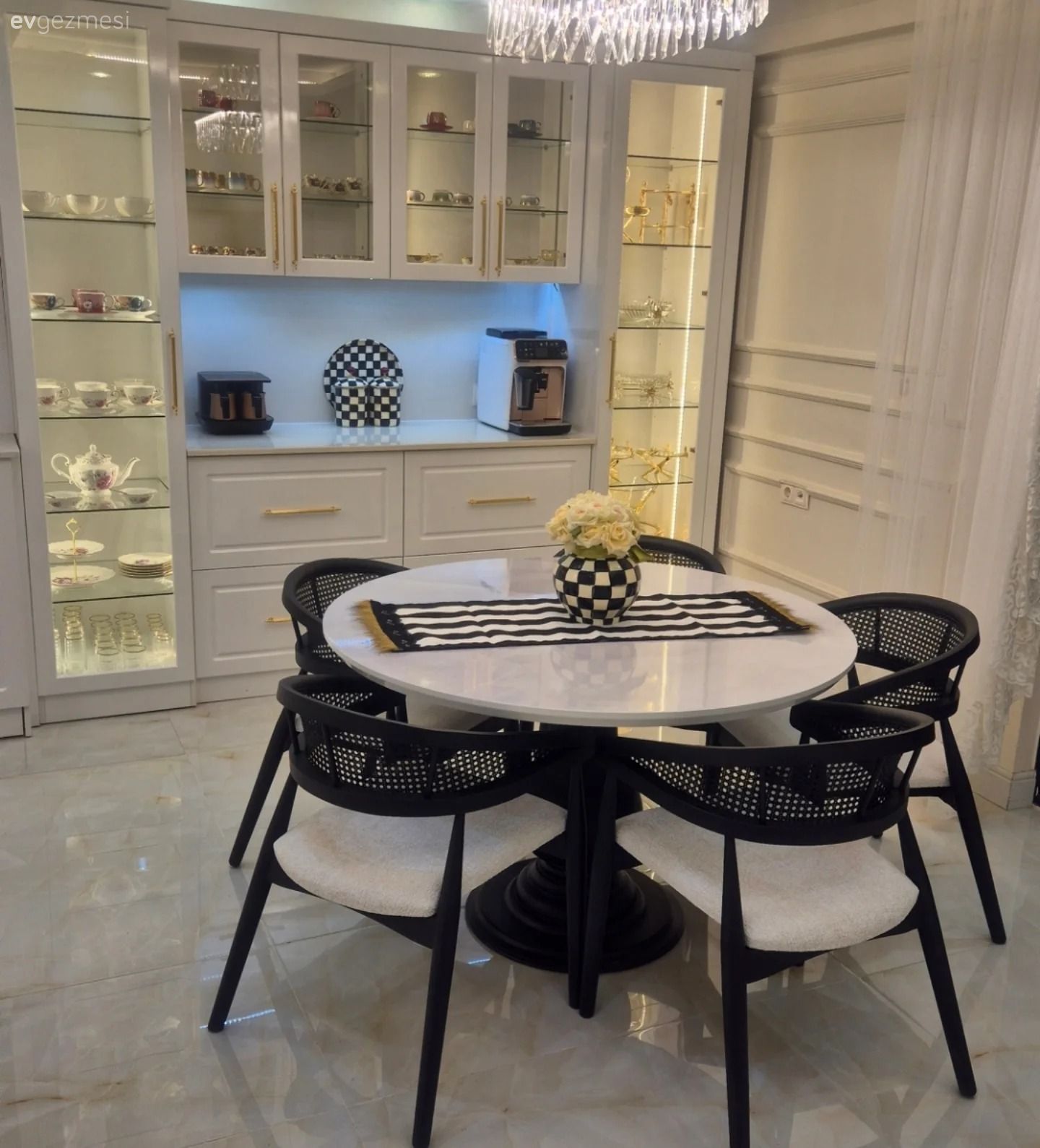 U-Tipi Adalı Bu Mutfağın Assolisti Kahve Köşesi