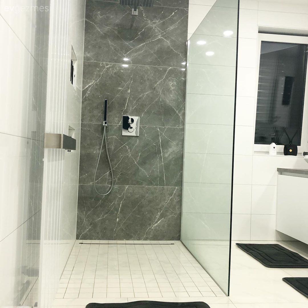 Ebeveyn banyosu, Gri, Beyaz, Banyo dolabı, Banyo, Banyo paspası, Banyo seramikleri, Duşakabin