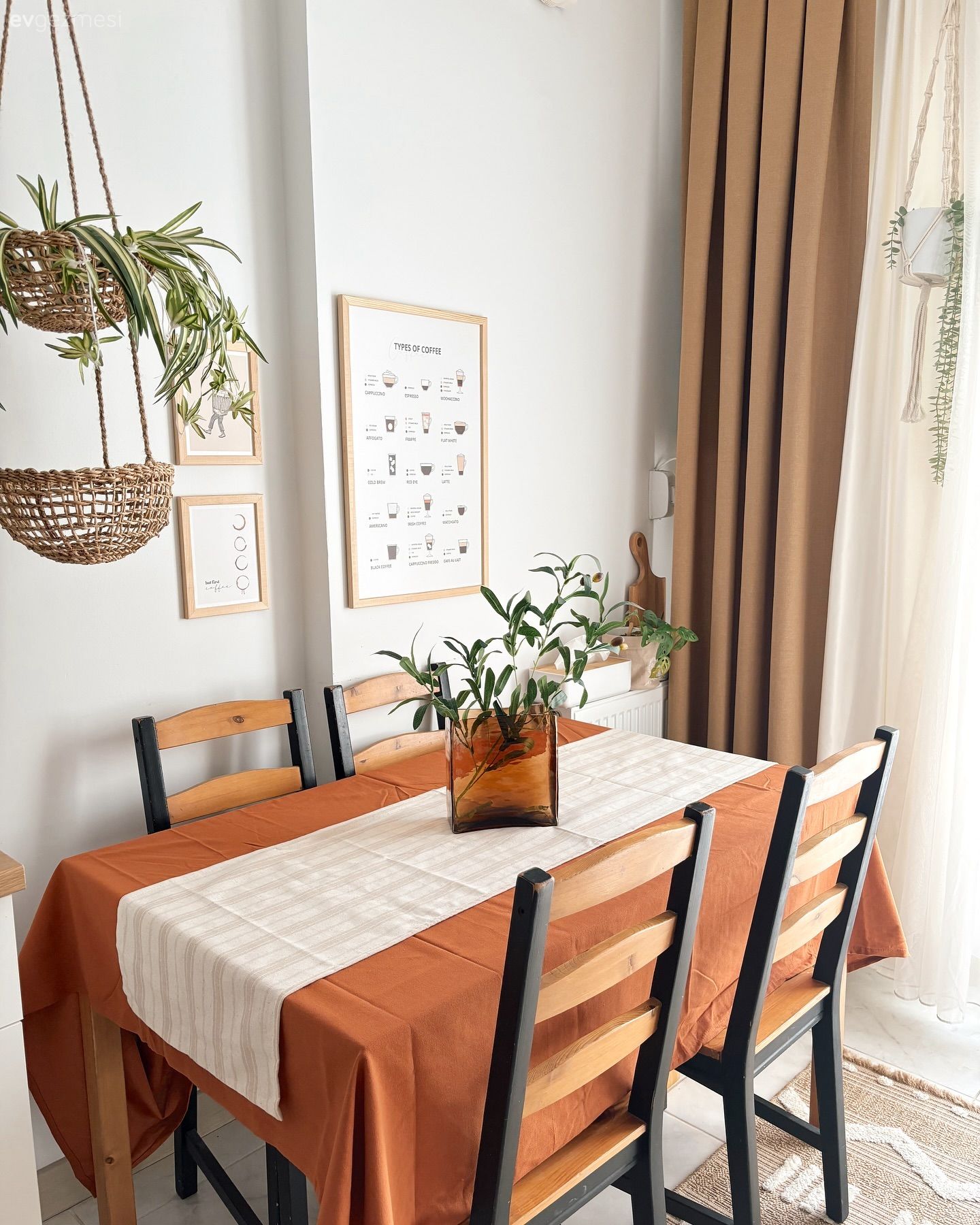 Beyazın Ferahlığını Kahverengi Tonları ile Buluşturan Bir Ev!