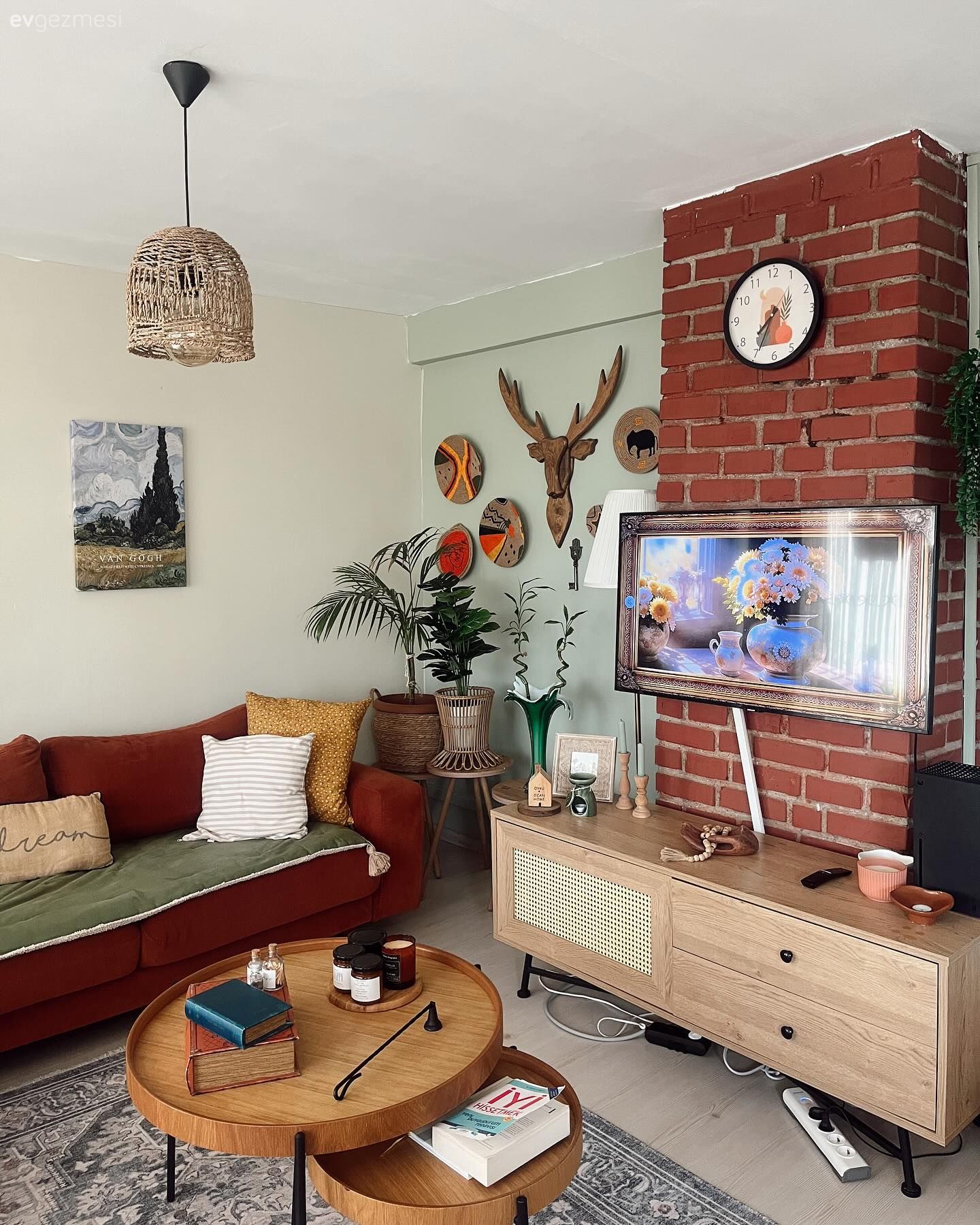 Bu Bohem Dekorda Salonun Yüksek Enerjisini Mutfak Dengeliyor!