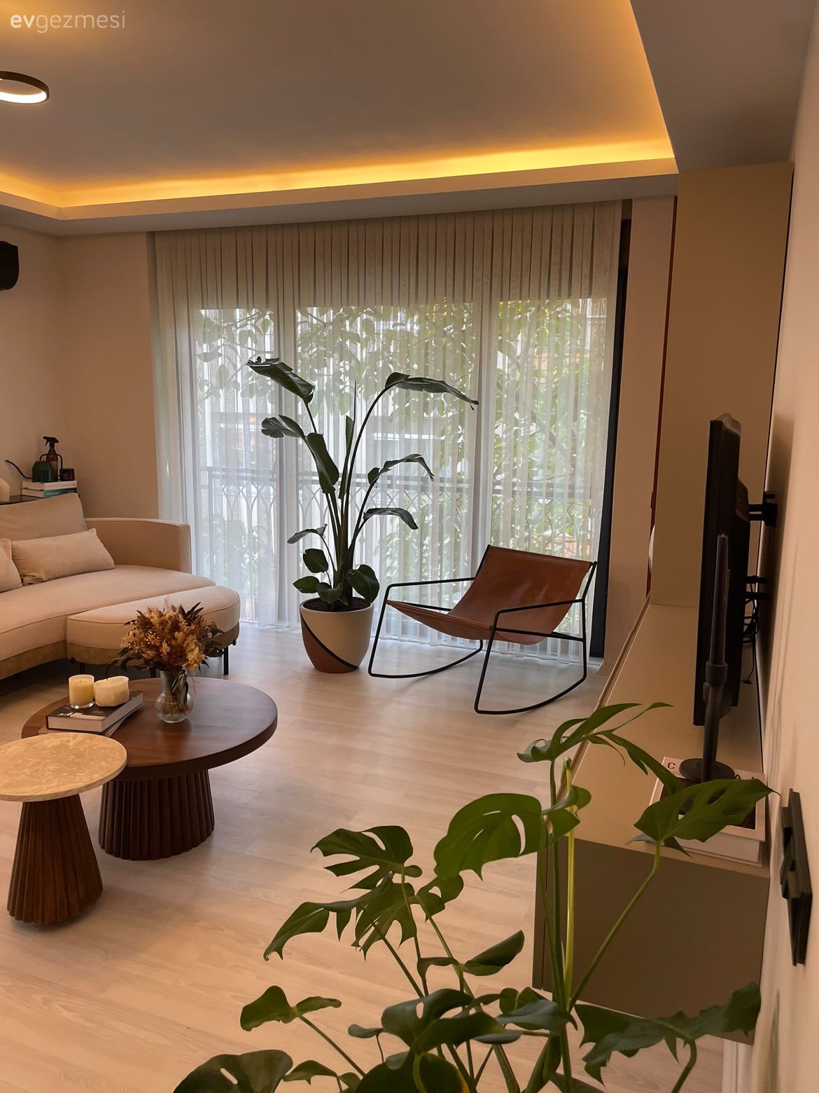 Bu İstanbul Evinde Şıklığın Yolu Ferahlıktan Geçiyor