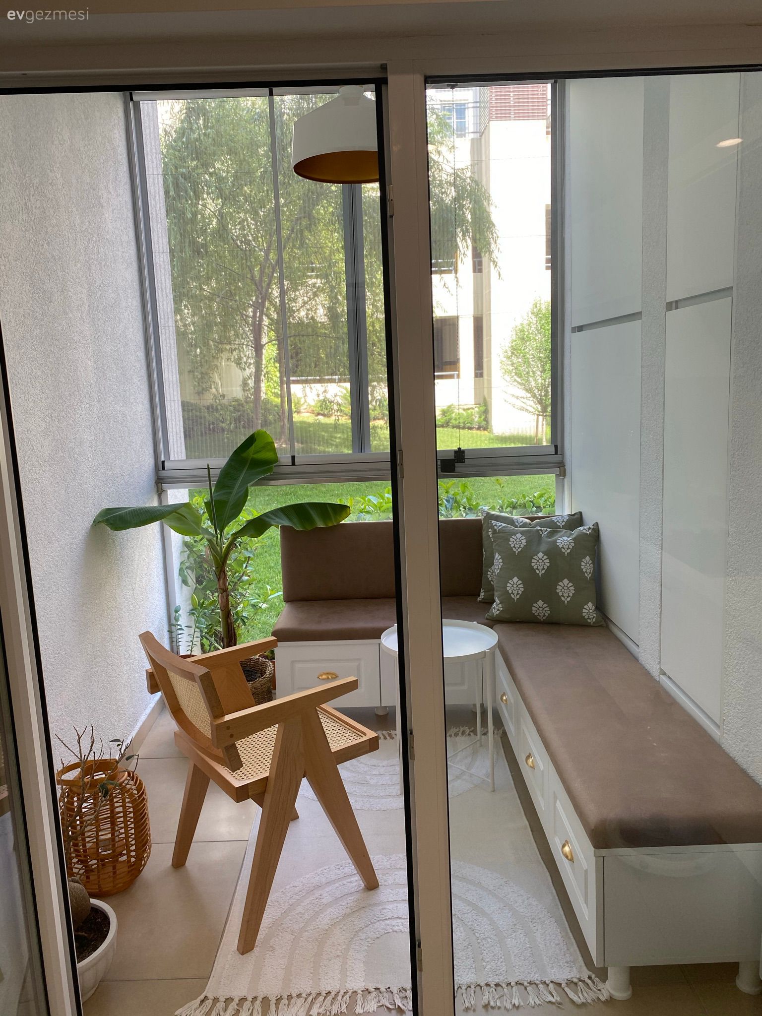 Bu İstanbul Evinde Özel Tasarımlar Dekora Fonksiyonellik Katmış!