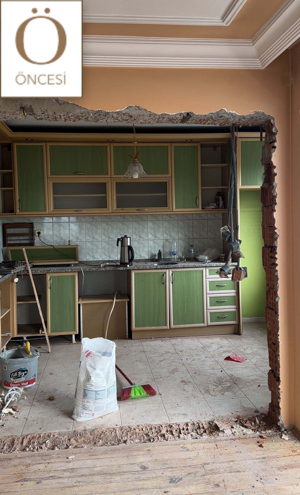 Pencerenin Etrafında Koca Kitaplık: İyi Fikirlerle Dolu Zonguldak Evi!