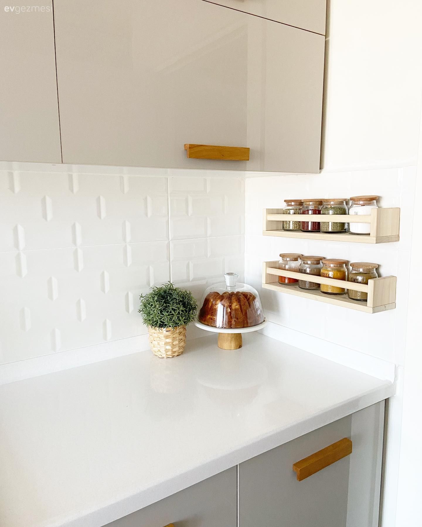 Beyaz, Bej, Mutfak tezgahı, Mutfak, Mutfak tezgah arası, Mutfak aksesuarları, Metro seramik, Seramik