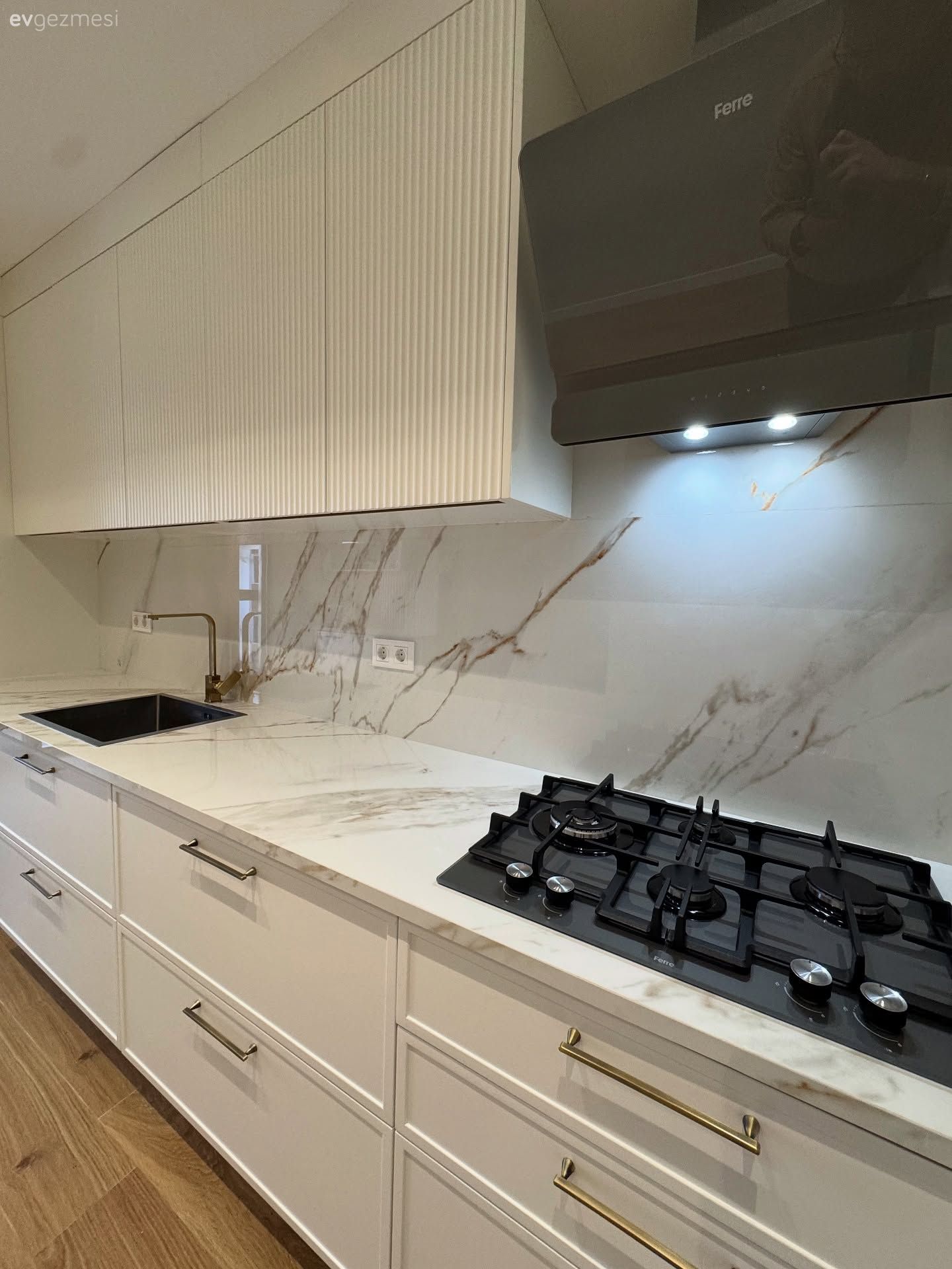 Lambri Kapaklar Bu Mutfağın Albenisini Daha Çok Arttırmış