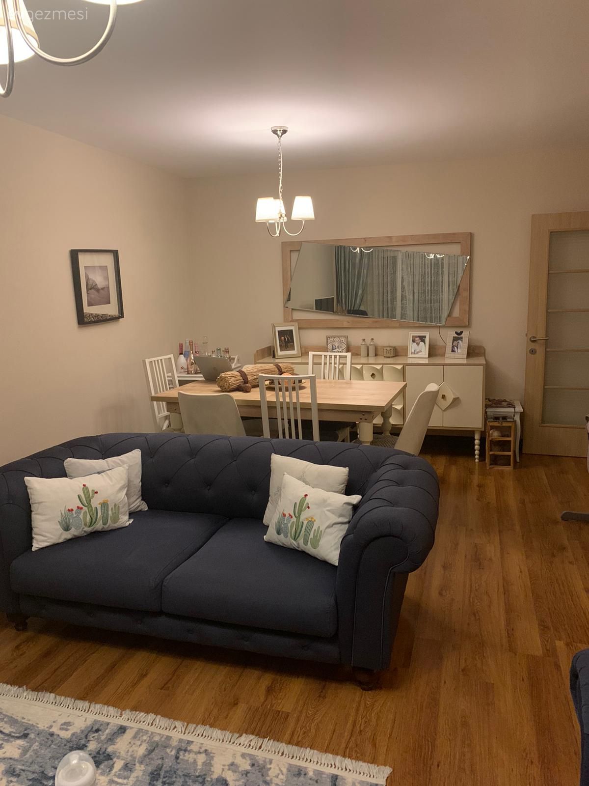 Salon, Koltuk takımı, Gri, Beyaz, Bej, Yemek masası, Sandalye, Konsol, Konsol üzeri dekoratif objeleri, Ayna, Şamdan, Ev Aksesuar, Avize, Aydınlatma, Kırlent, Ev tekstili