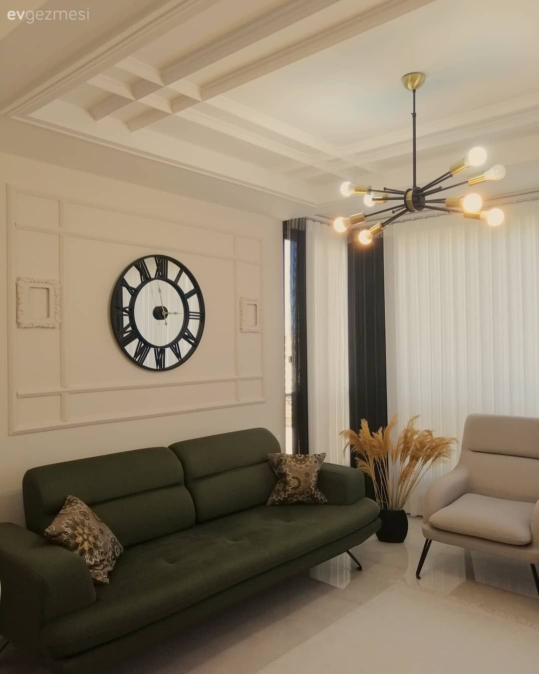 Duvar çıtalama, Krem, Yeşil, Metal duvar saati, Siyah, Koltuk takımı, Berjer, Avize, Aydınlatma, Salon avizesi