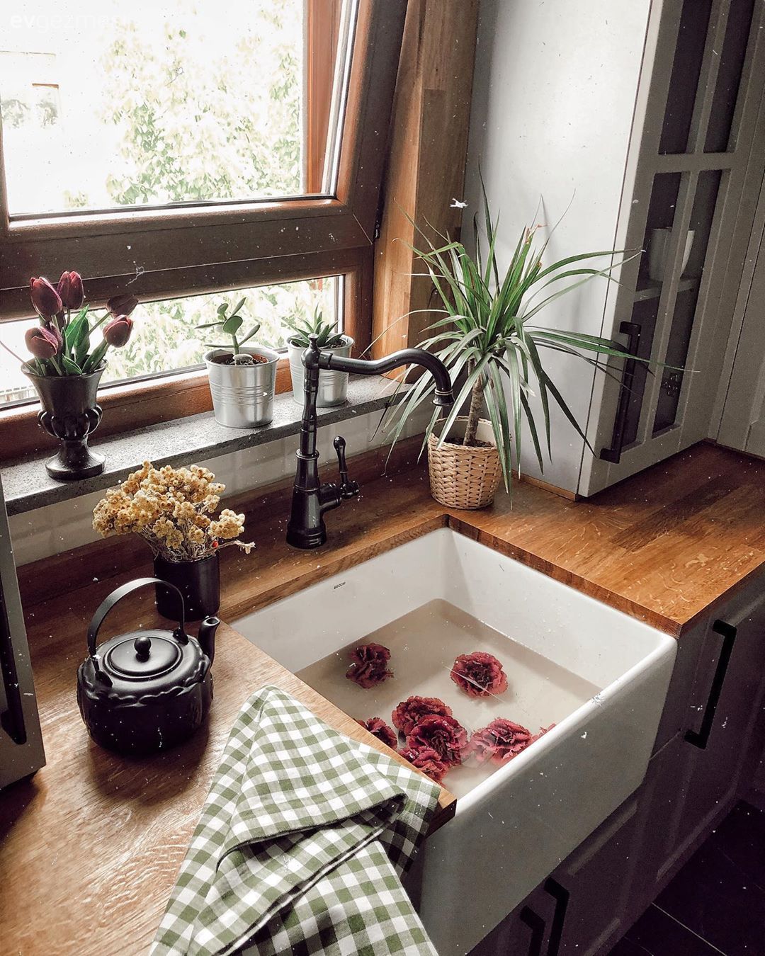 Bu Yalova Evinde Farklı Tarzların Kontrastı Dekora Zenginlik Katmış