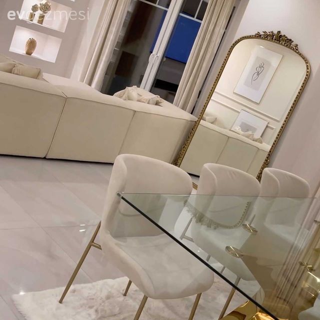 Açık Renklerden Vazgeçemeyen Bu Evde Altınlar Alanın Cazibe Kaynağı!