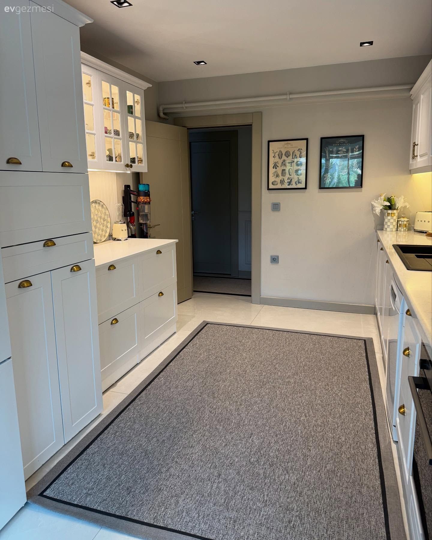 Cam Kapaklı Kahve Köşesi Bu Mutfağa Cazibe Katmış