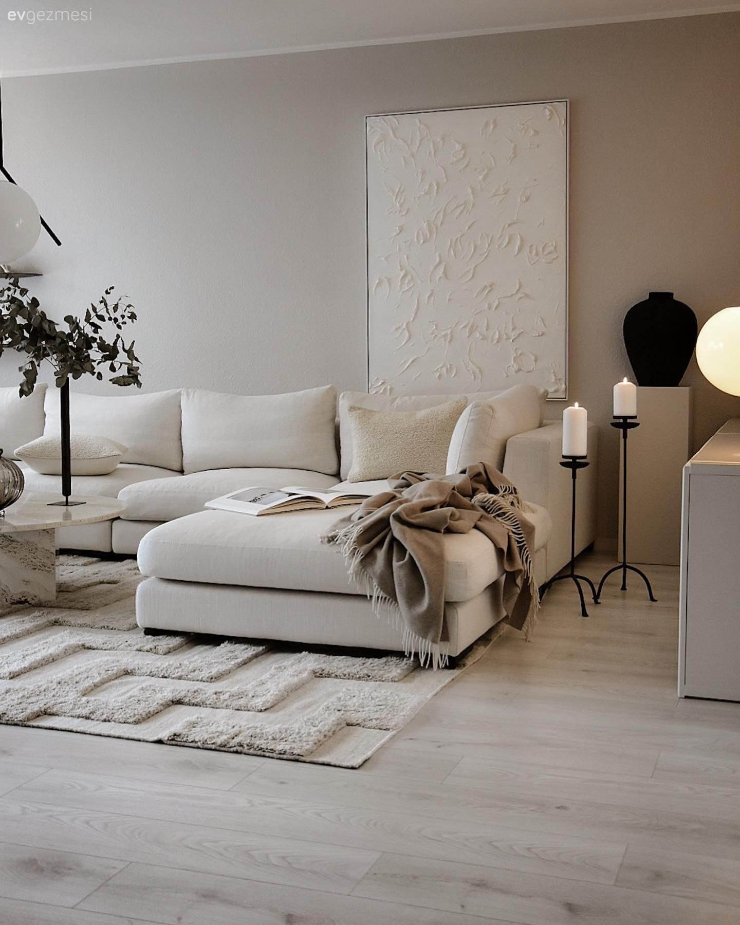 Pamuklara Sarılmış Bu Evde Şıklığın Anahtarı Kontrast Olmuş!