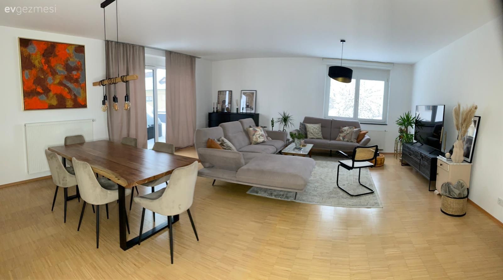 Açık Renk Tonlarına Karışan Ahşaplar Bu Evi Sıcacık Yapmış