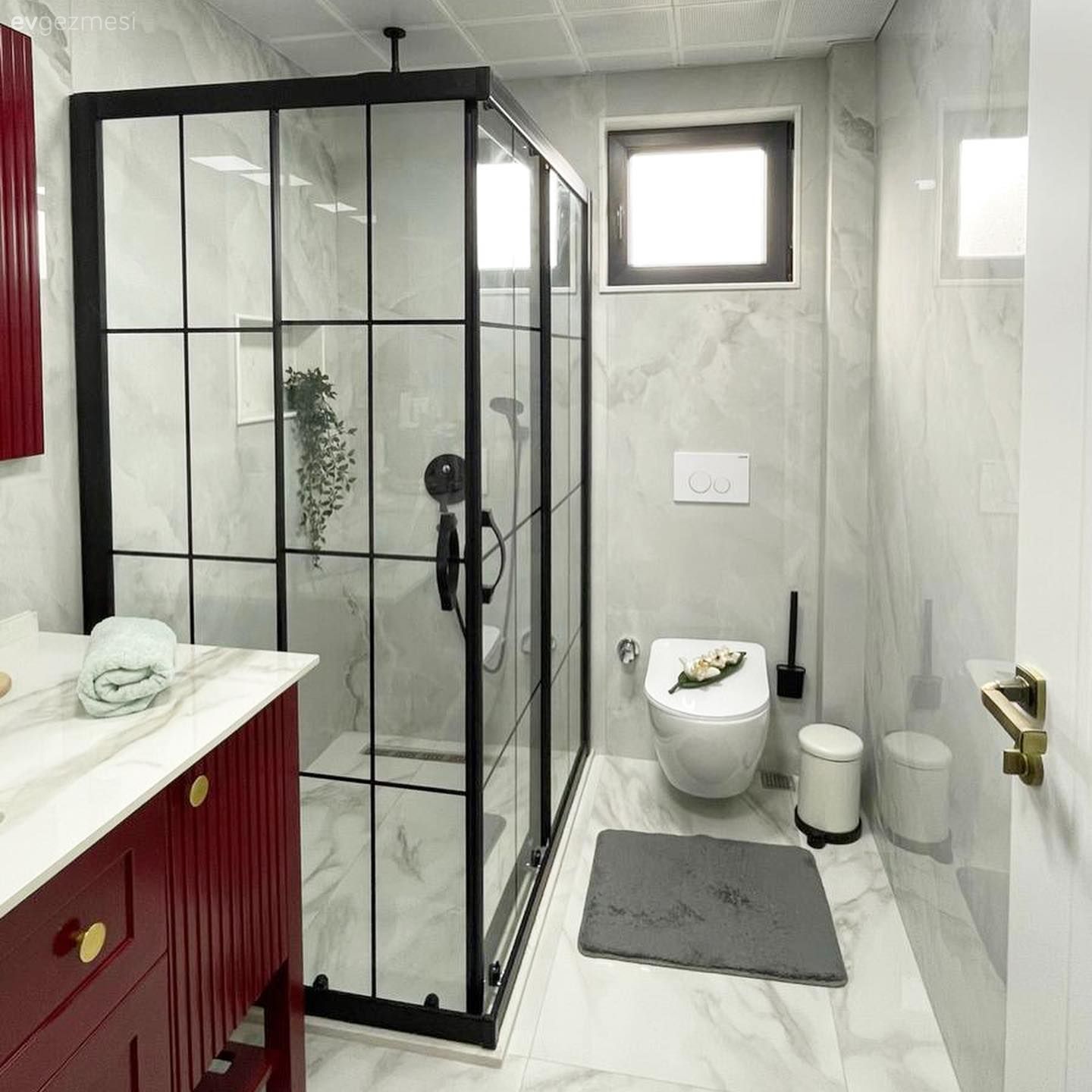 İki Banyosuyla Karşımıza Çıkan Bu Ev Dikkat Çekmede Başarılı