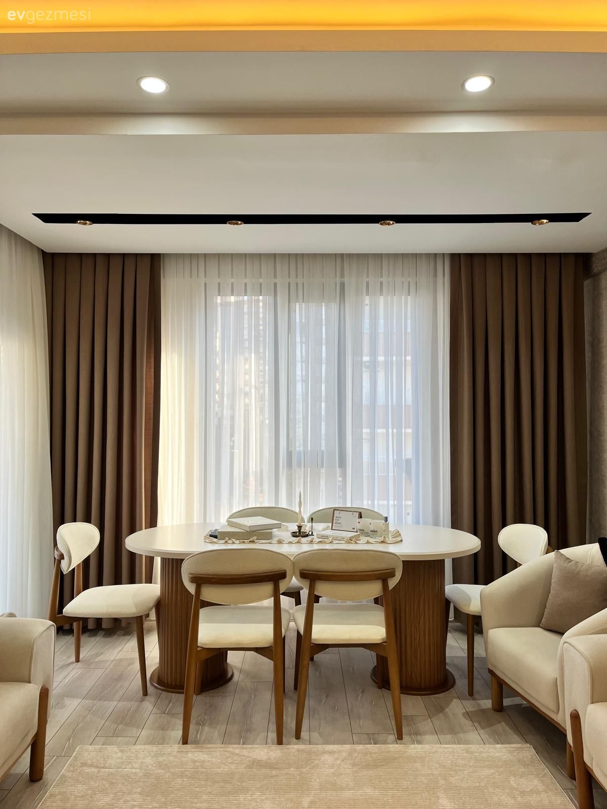 Salon, İskandinav, Kahverengi, Beyaz, Fon perde, Perde, Tül perde, Berjer, Sandalye, Yemek masası, Halı, Salon halısı, Koltuk takımı, Spot aydınlatma, Aydınlatma