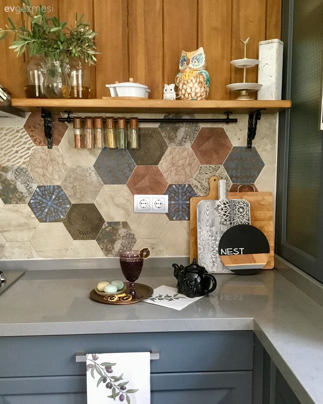 Mutfak, Gri, Kahverengi, Mutfak tezgahı, Mutfak tezgah arası, Tezgah arası seramik, Mutfak aksesuarları