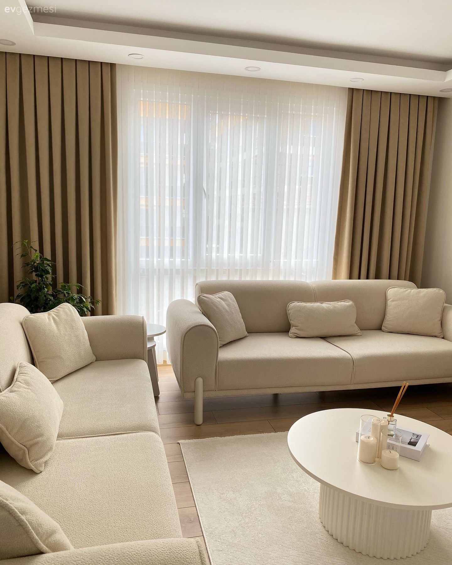 Minimalist Bu Evde Beyaz Olmazsa Olmaz Renklerin Başında