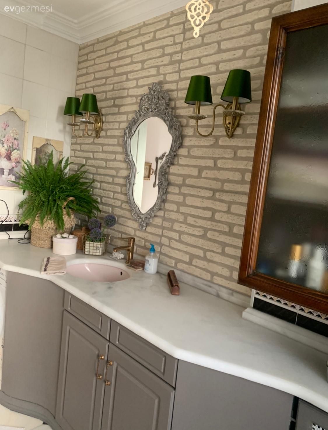 Banyo, Beyaz, Gri, Banyo seramikleri, Banyo aynası, Aplik, Aydınlatma, Yeşil