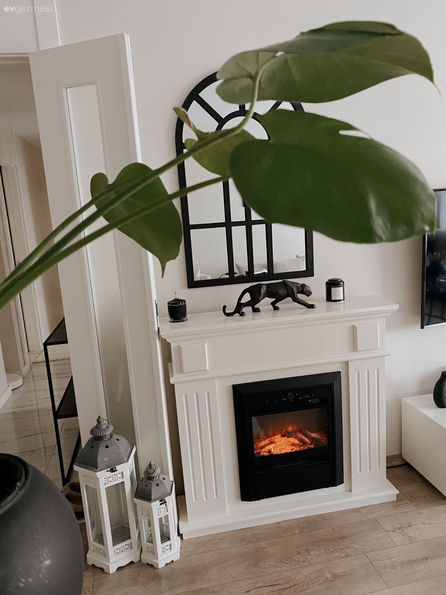 Bu İstanbul Evi İçin Hem Renk Hem de Form Kontrastı Önemli