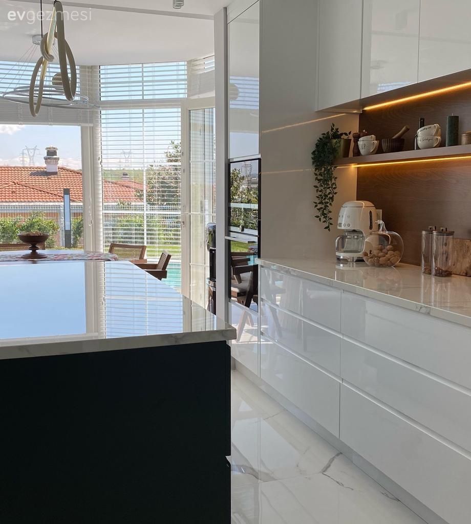 Mutfak, Beyaz, Siyah, Ada mutfak, Kulpsuz mutfak dolabı, Mutfak aksesuarları, Mutfak zemin seramikleri, Jaluzi, Mutfak Avize Modelleri