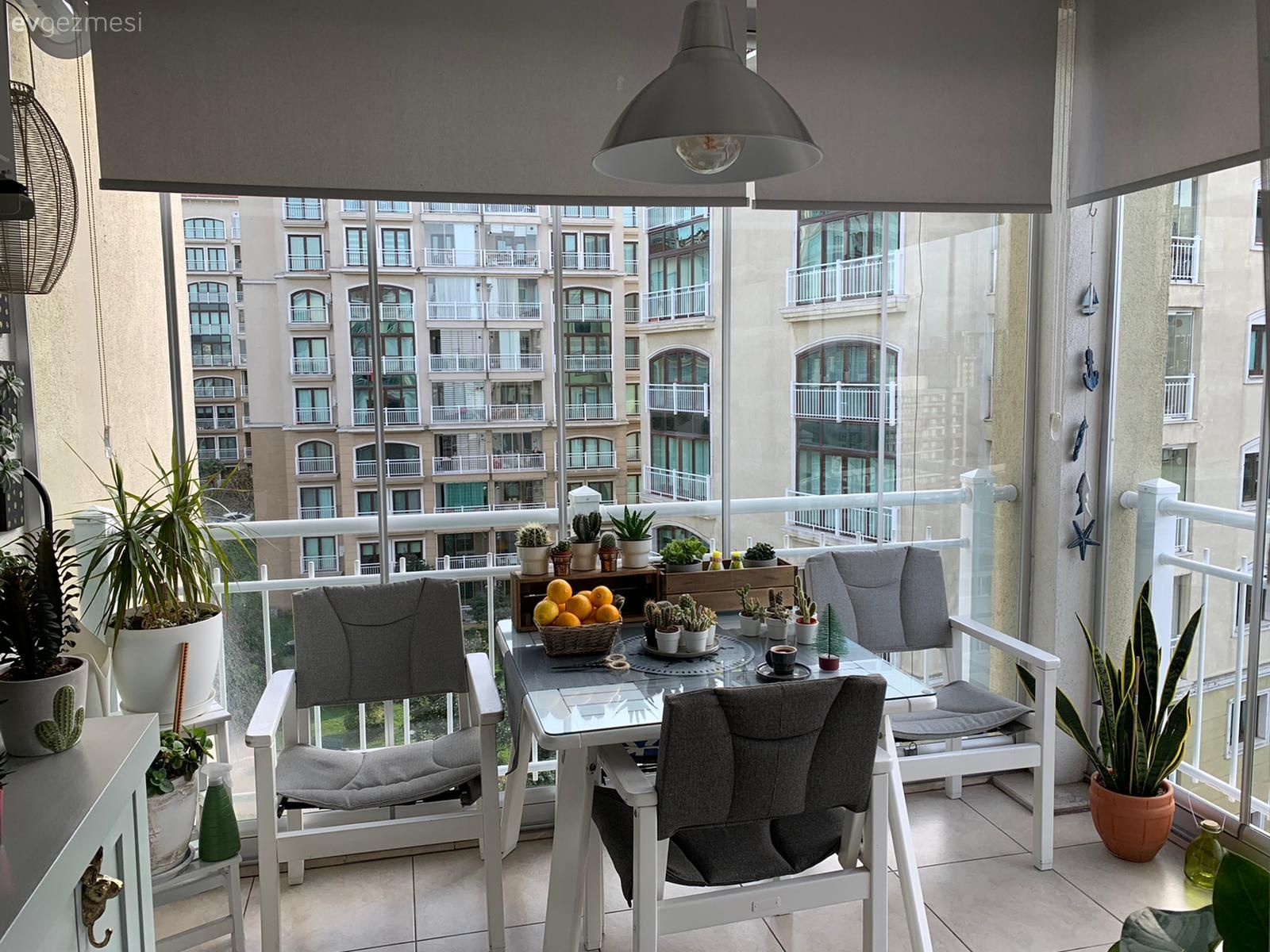 Balkon, Beyaz, Gri, Sandalye, Balkon masası, Balkon avizesi
