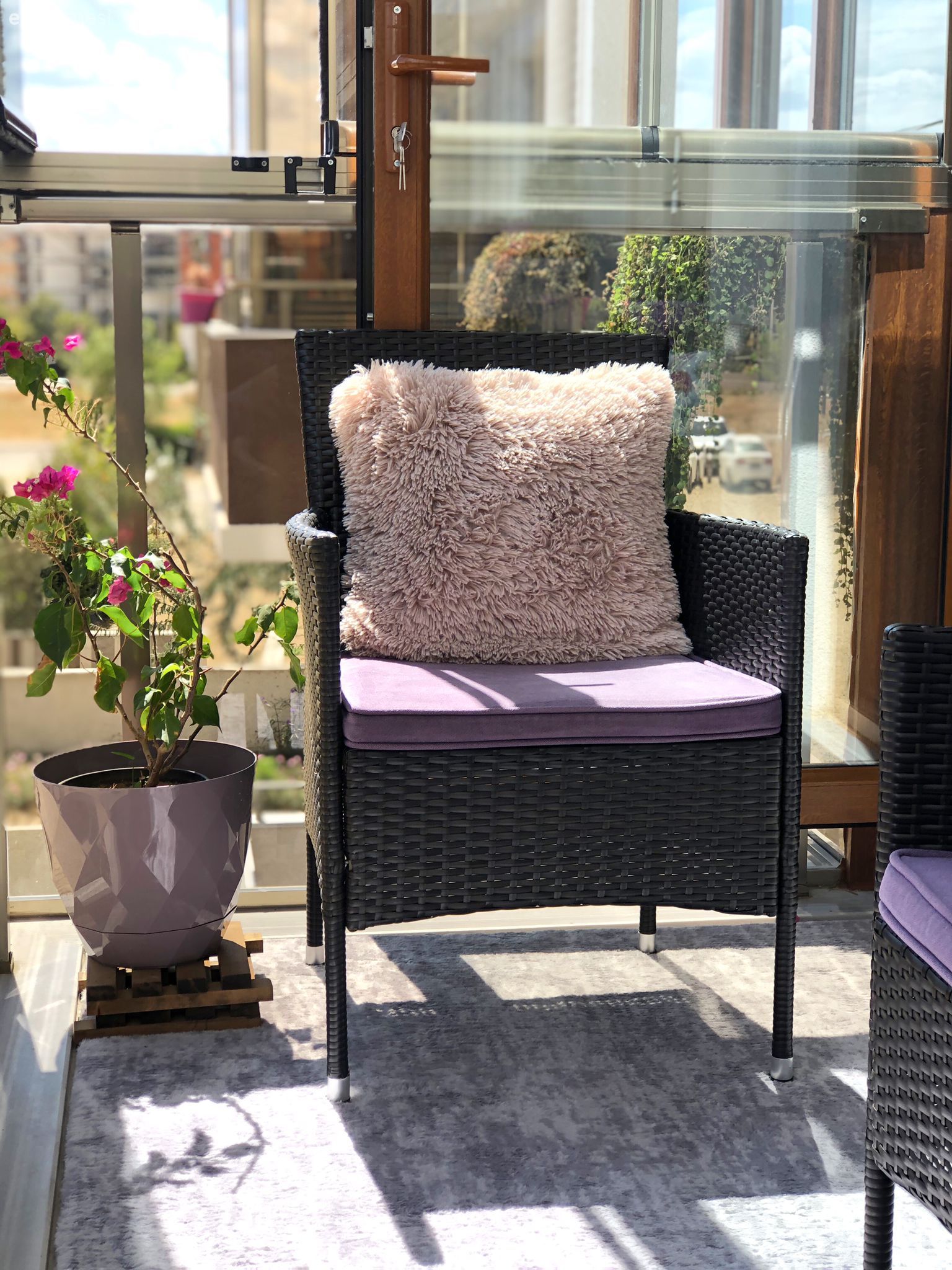 Bu Çanakkale Evinde Mor Renk Olmadan Bir Şeyler Eksik Kalıyor!