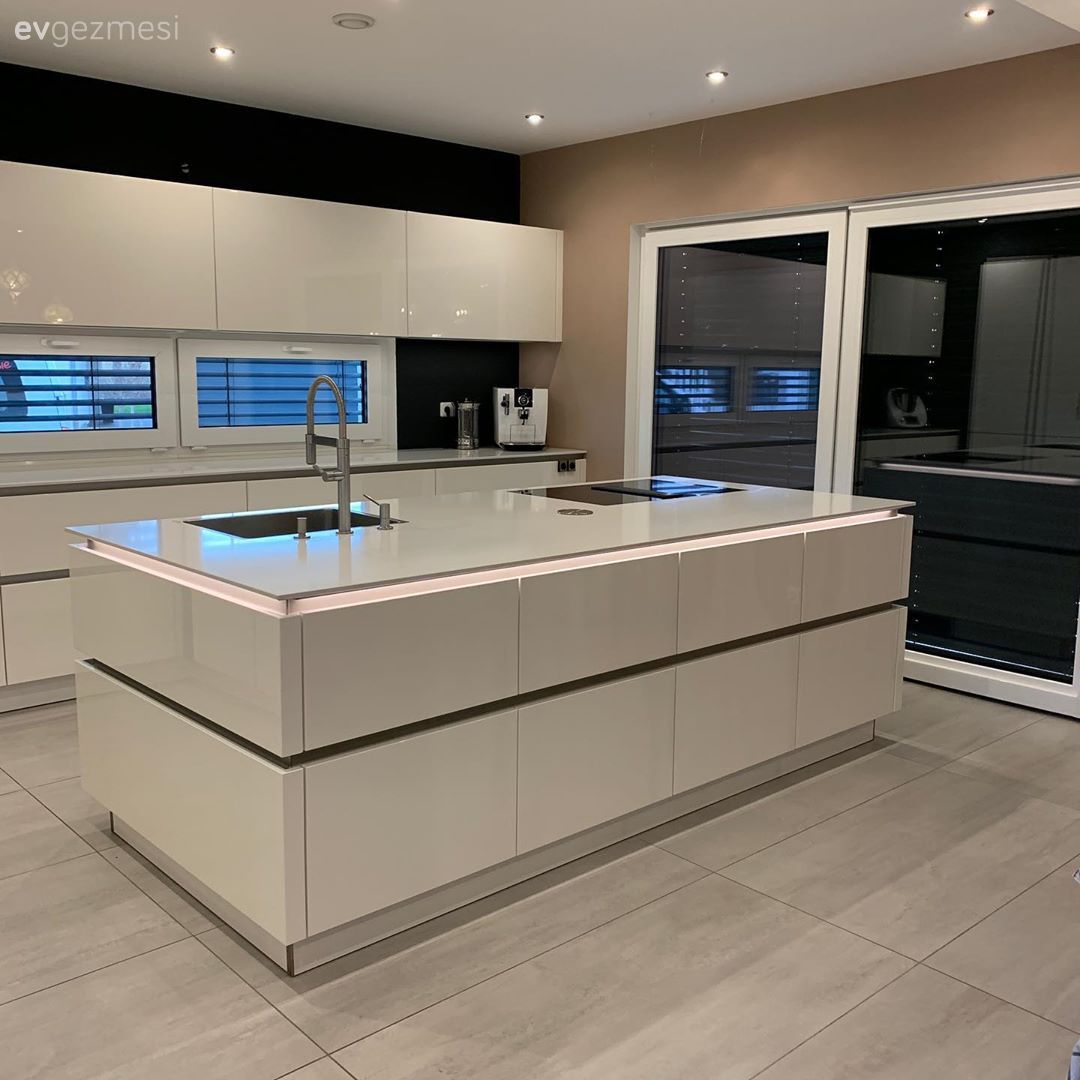 Ev Gezmesi: Endüstriyel Detayları İçine Alan Bir Dekor