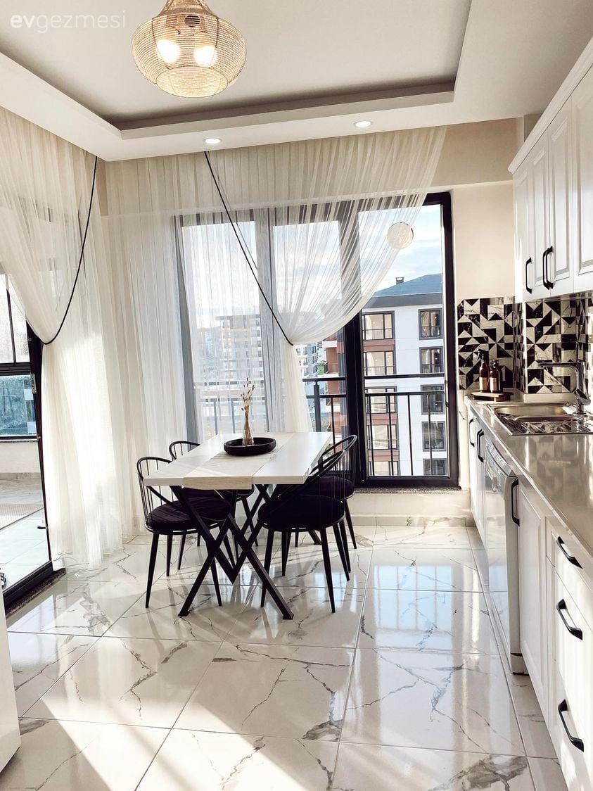 Beyaz ve Siyah Uyumu Bu Çanakkale Mutfağını Ele Geçirmiş!