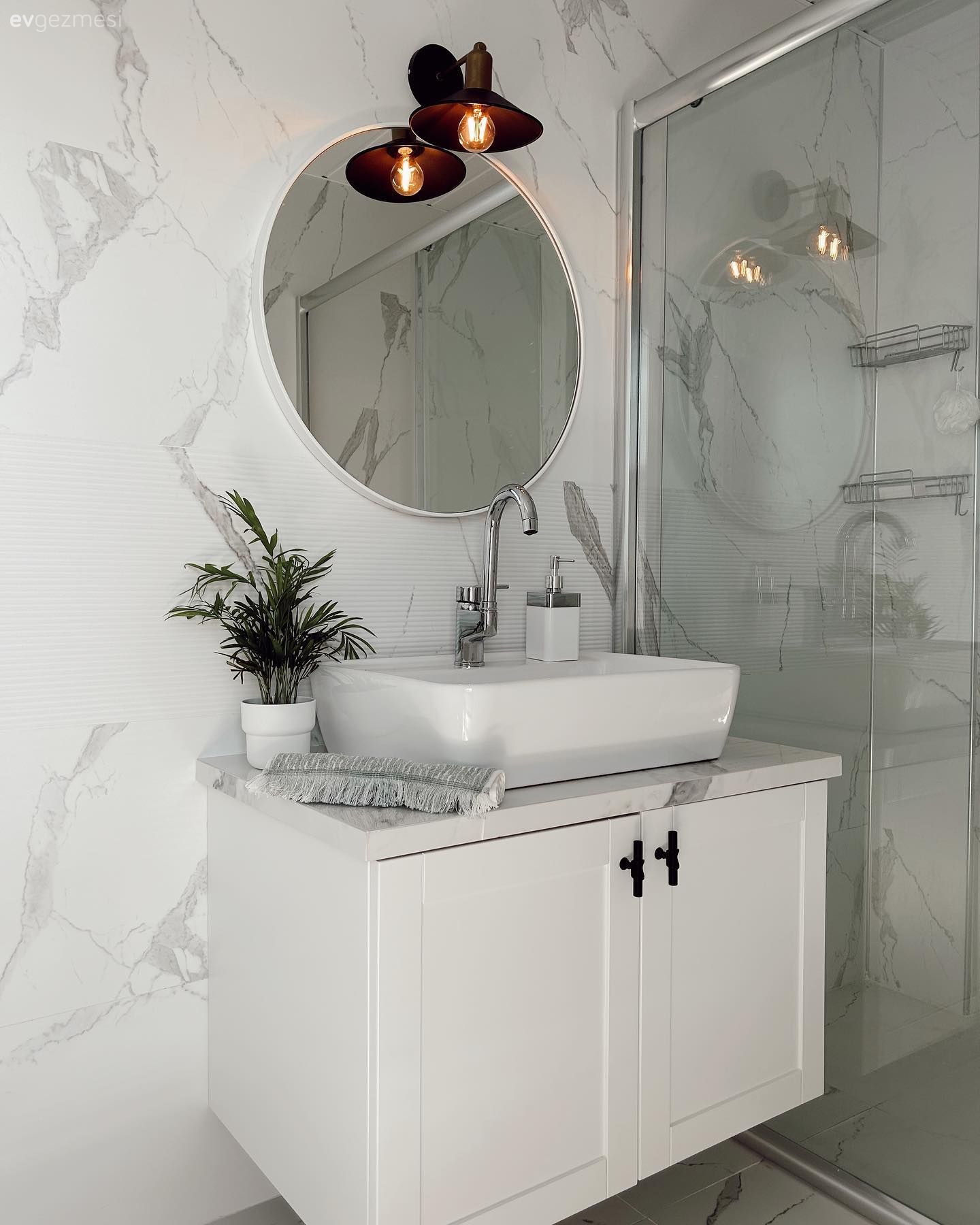 Beyaz, Banyo, Banyo dolabı, Banyo aynası, Aplik, Aydınlatma, Duşakabin, Banyo aksesuarları, Banyo lavabosu