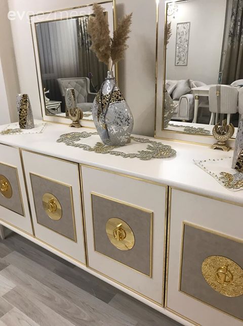 Konsol, Konsol üzeri dekoratif objeleri, Beyaz, Altın, Ayna, Vazo, Ev Aksesuar, Pampas otu, Dekoratif Objeler