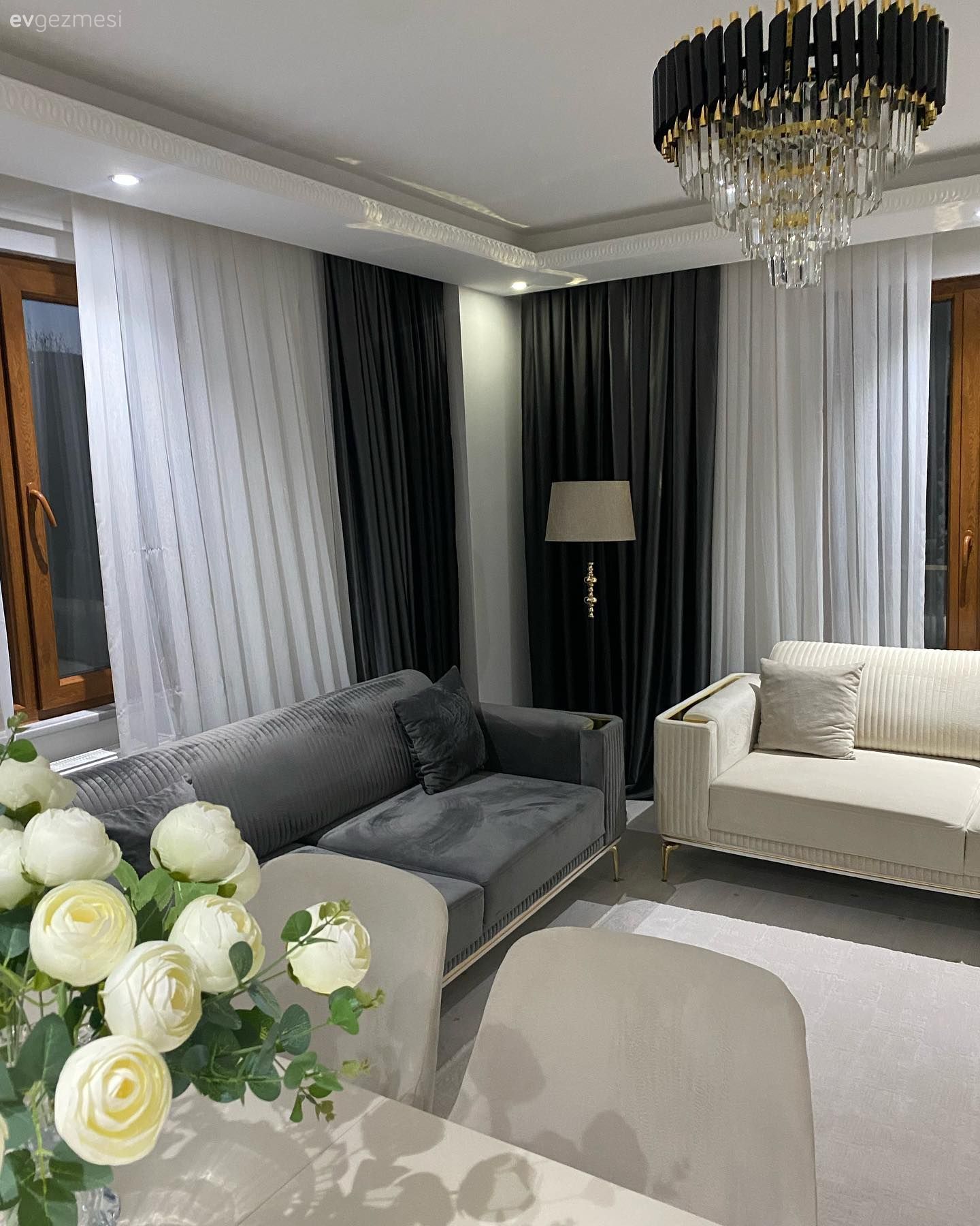 Ev Gezmesi: Bir Yanı Art Deko Diğer Yanı Modern Olan Bir Ev!