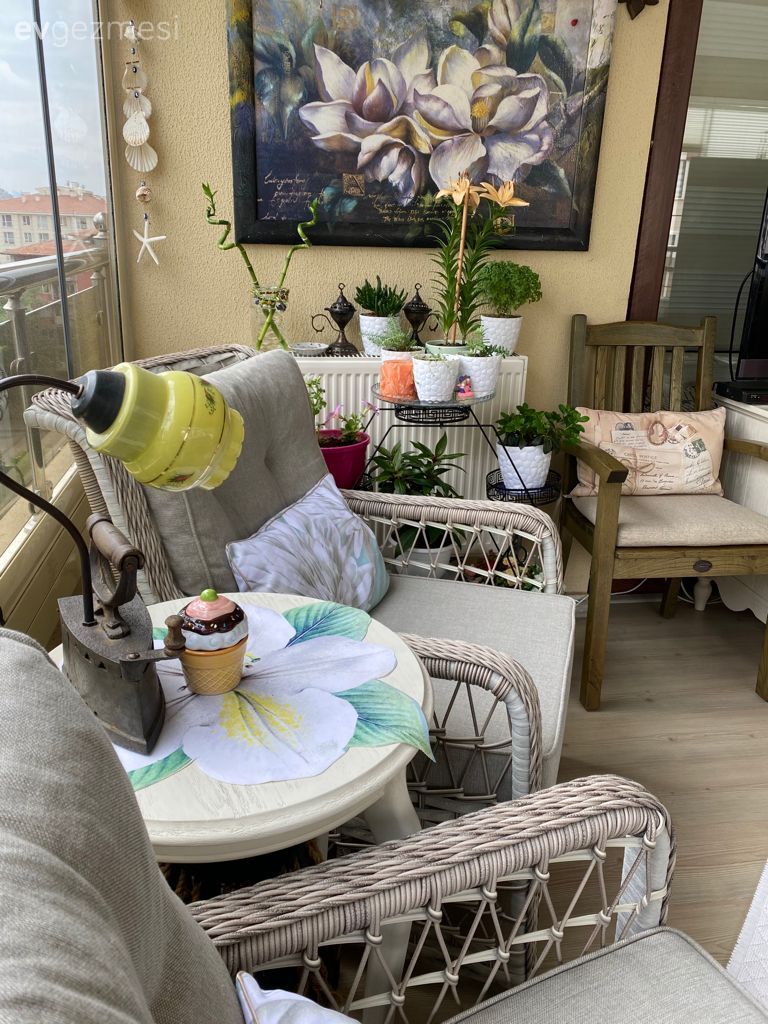 Balkon, Salon, Balkon masası, Tablo, Duvar dekorasyonu, Çiçekler, Ev bitkisi