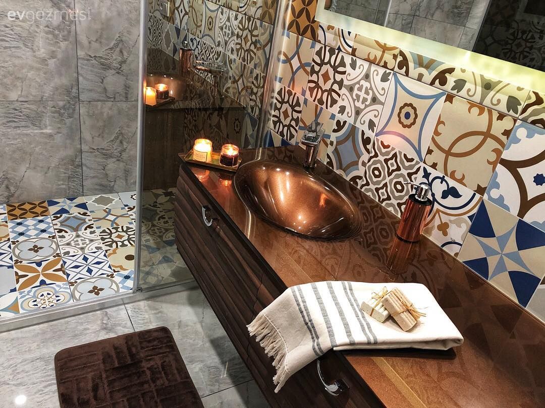 Banyo, Banyo seramikleri, Banyo dolabı, Banyo aynası, Mozaik seramik, Kahverengi, Beyaz, Mavi, Duşakabin, Banyo paspası