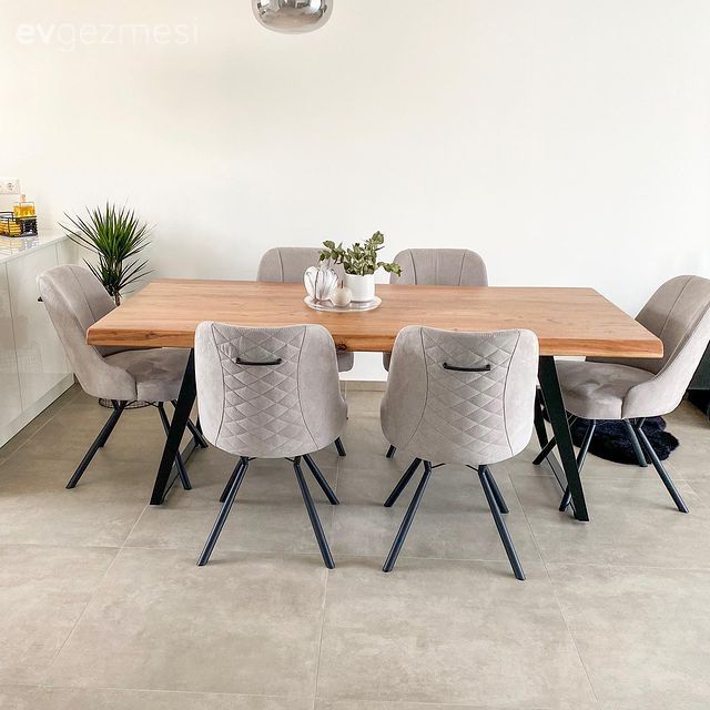 Sandalye, Gri, Mutfak zemin seramikleri, Mutfak, Ahşap masa, Yemek masası, Saksı, Ev bitkisi