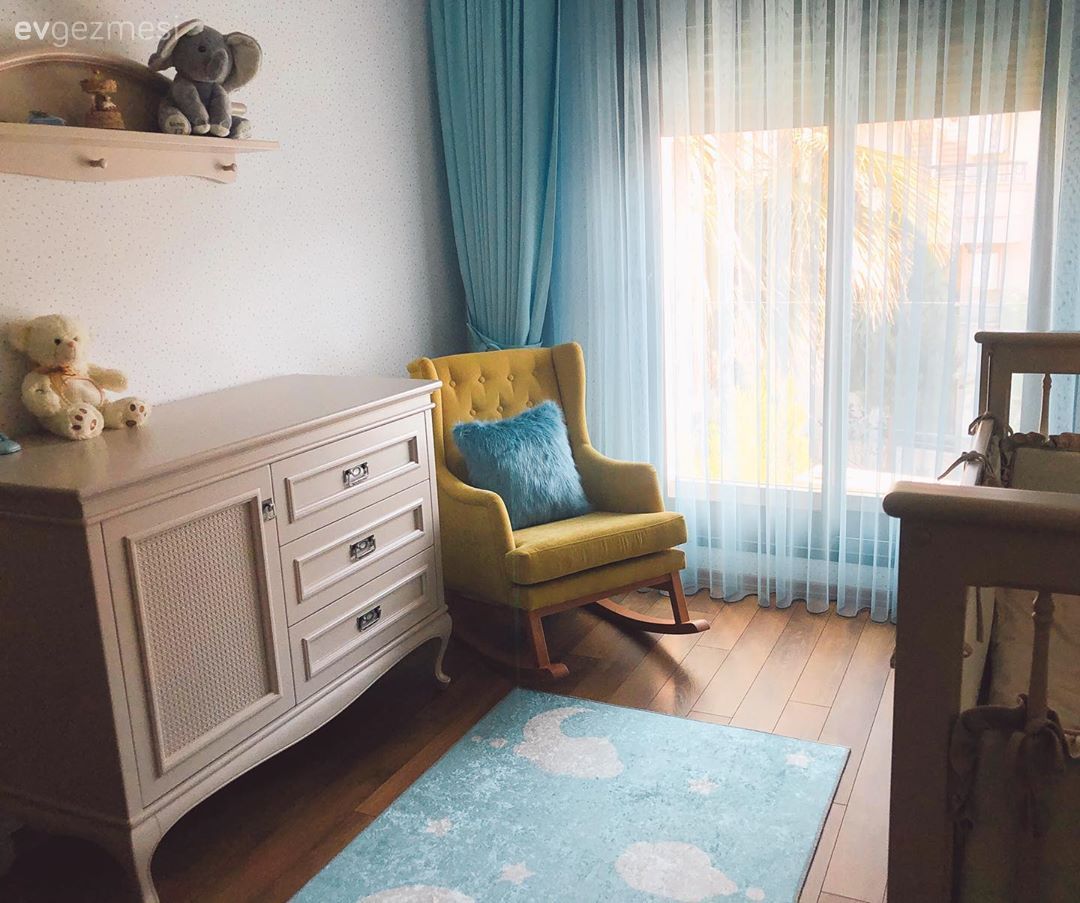 Bu İzmir Evinin İçinde Canlı Renkler Nöbetleşe Çalışıyor!