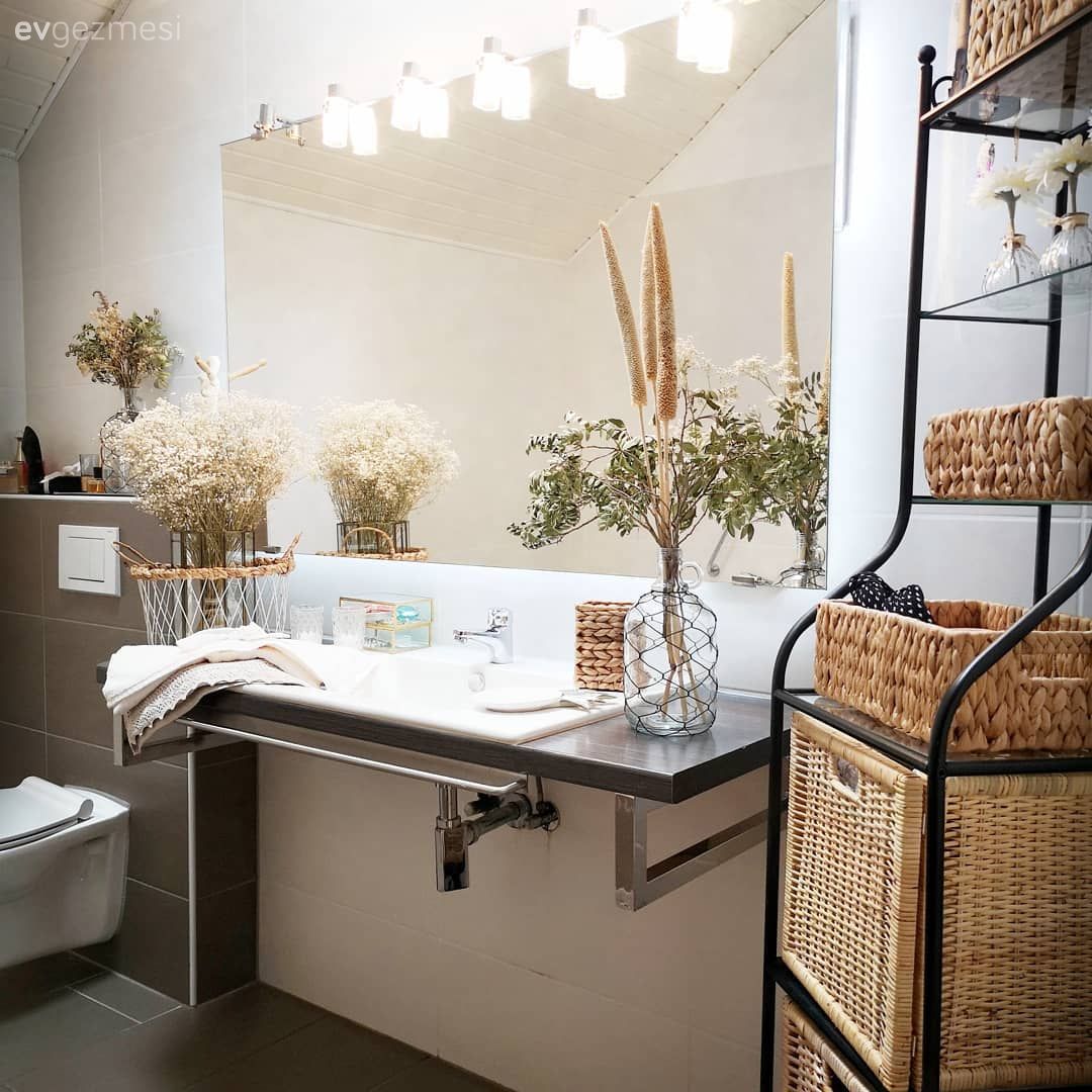 Bu Evde Ahşap Tavanlardan Yansıyan Sıcaklık Bütün Alanı Kuşatmış