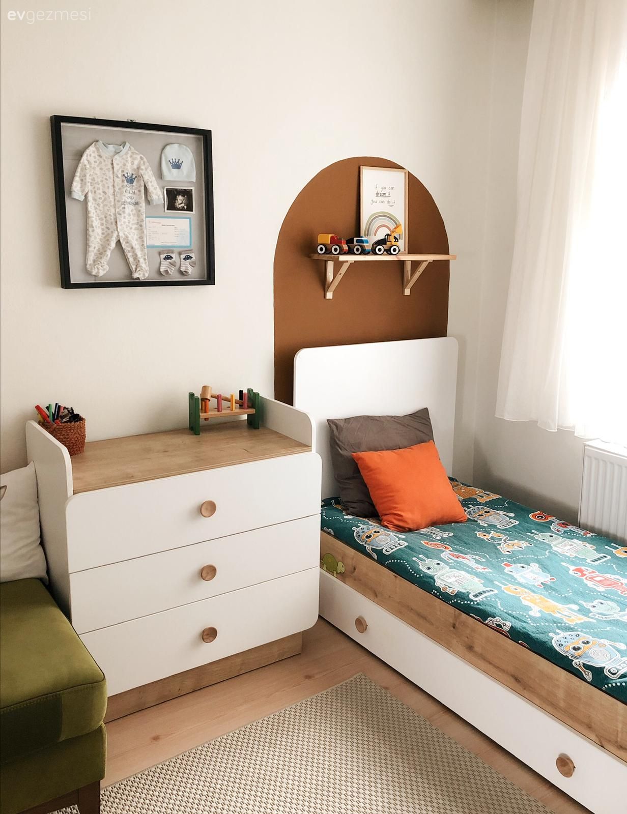 Çocuk Odası, Beyaz, Kahverengi, Mavi, Duvar rafı, Duvar dekorasyonu, Çocuk odası duvar dekorasyonu, Komodin, Duvar panosu