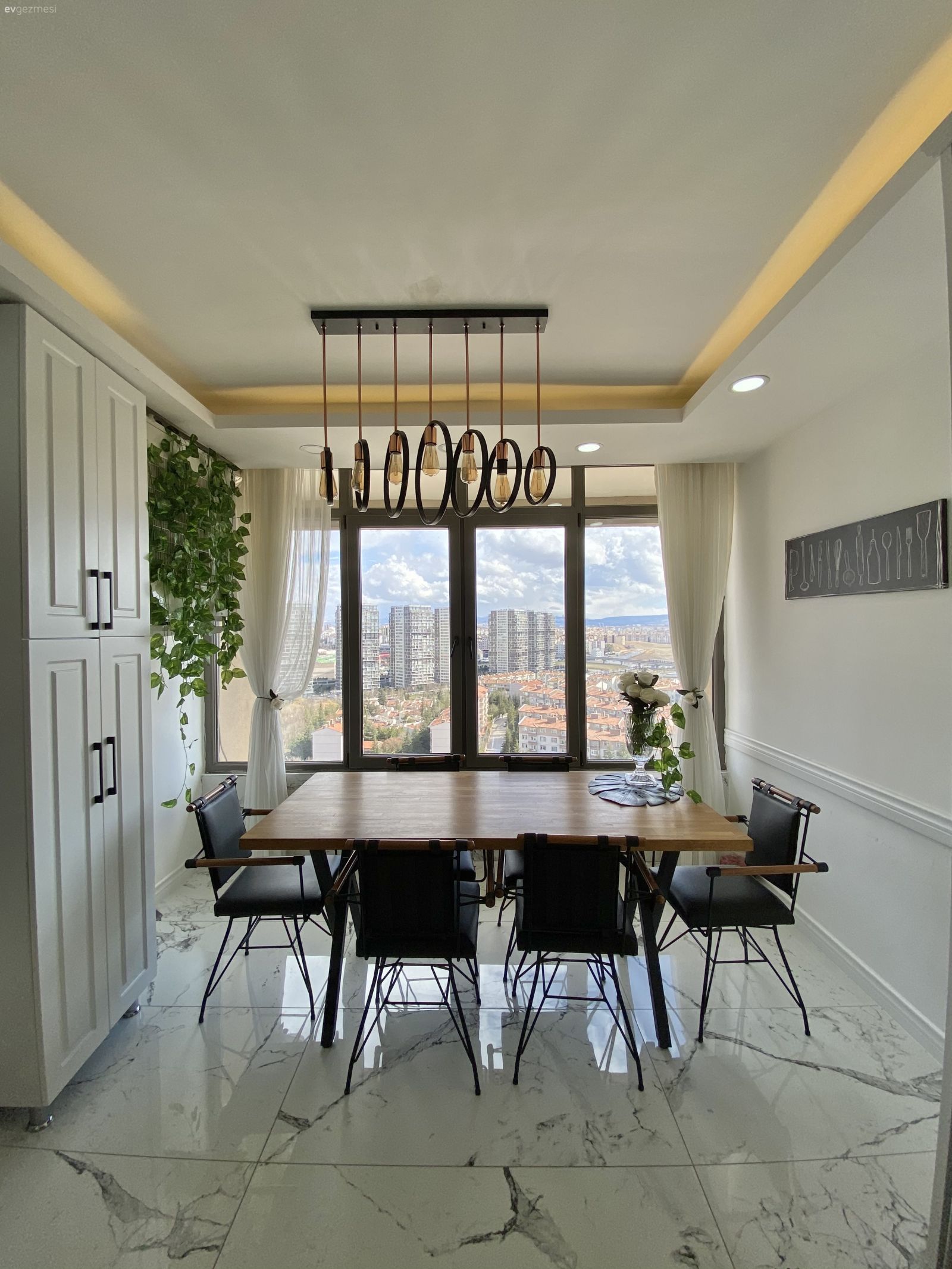 Sitemizde Yayınlanan Evlerden  40+ Mutfak Masası Örneği