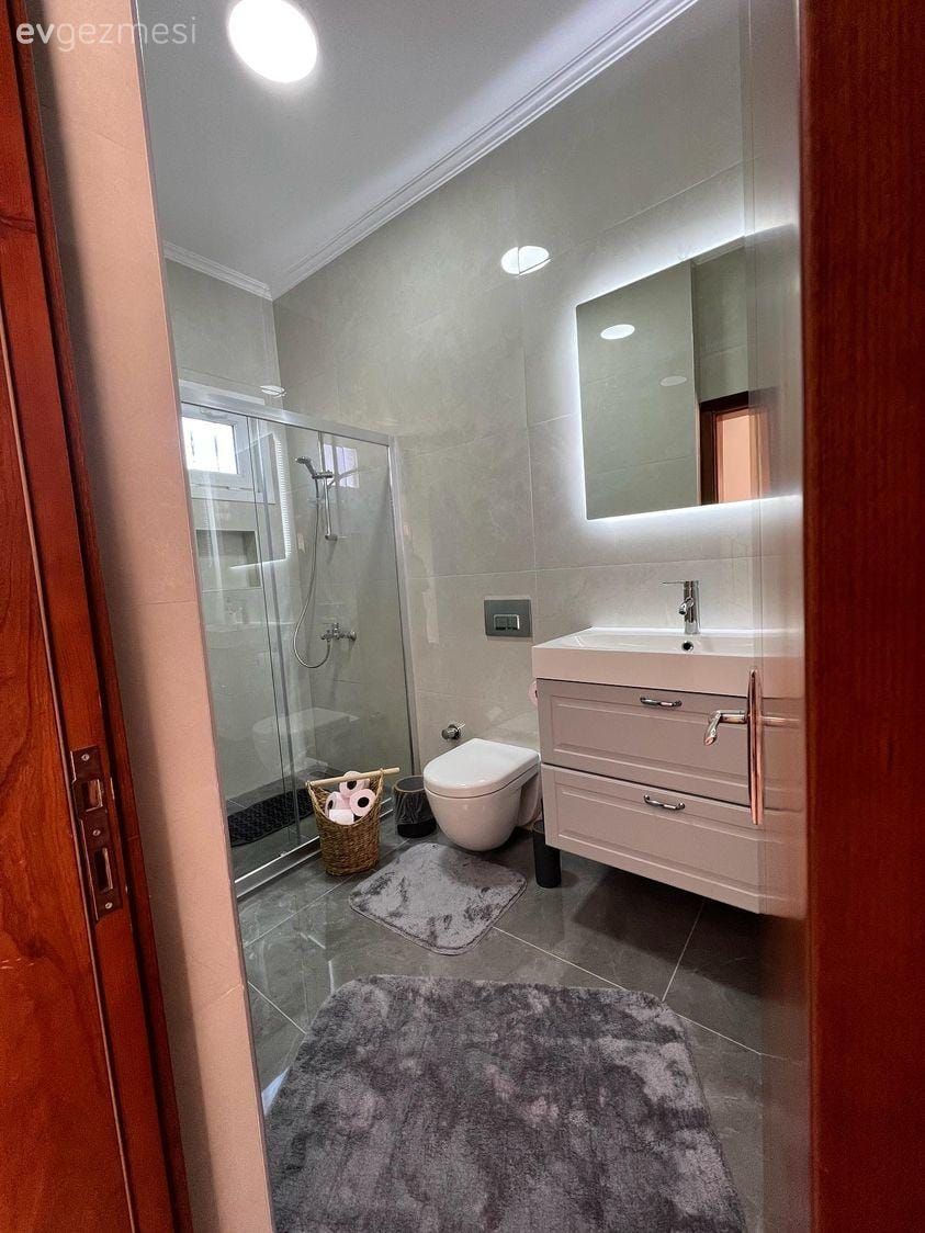 Banyo, Banyo dolabı, Banyo aynası