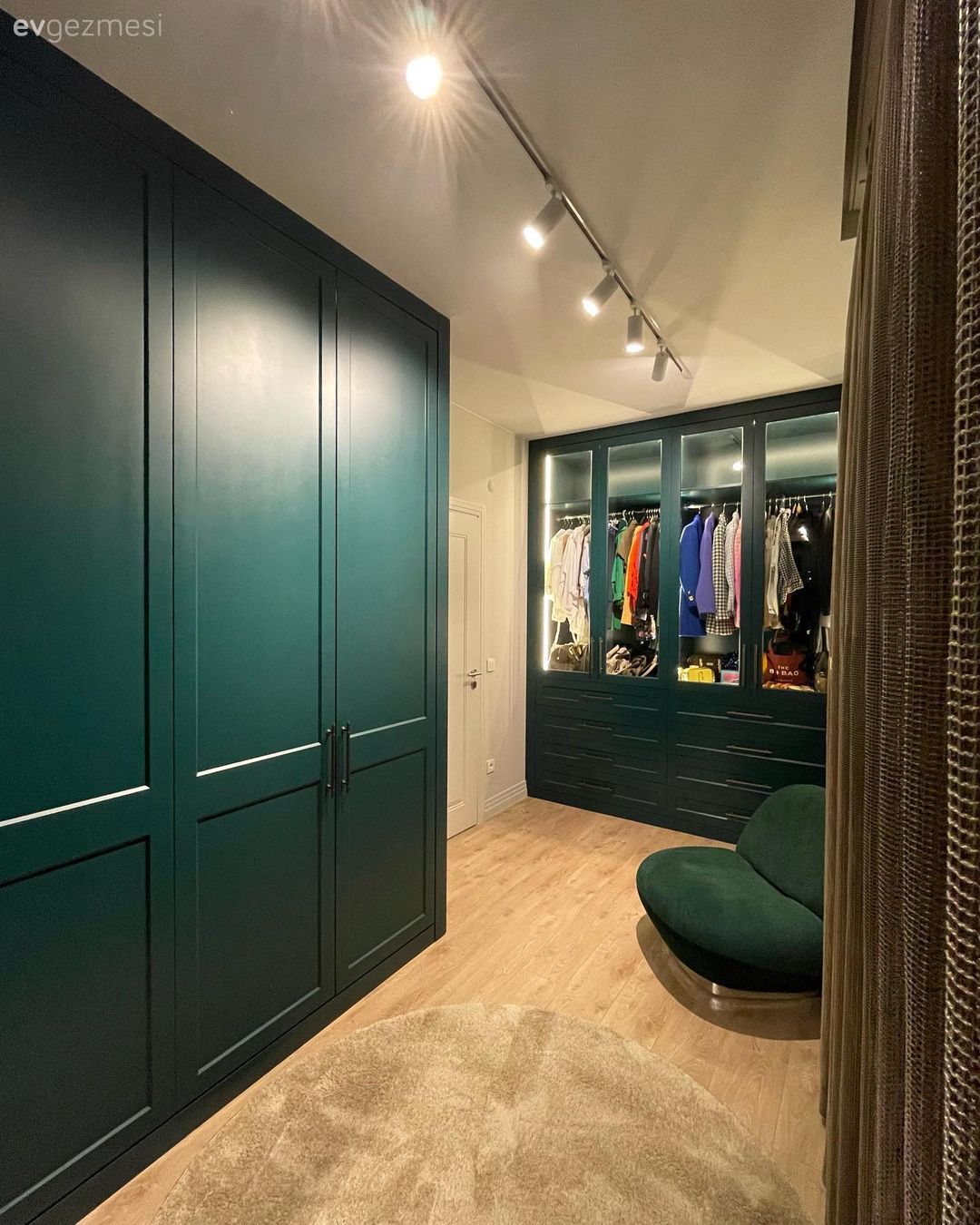 Acıbadem'deki Bu Fonksiyonel Çatı Katı Ayrı Bir Ev Büyüklüğünde!