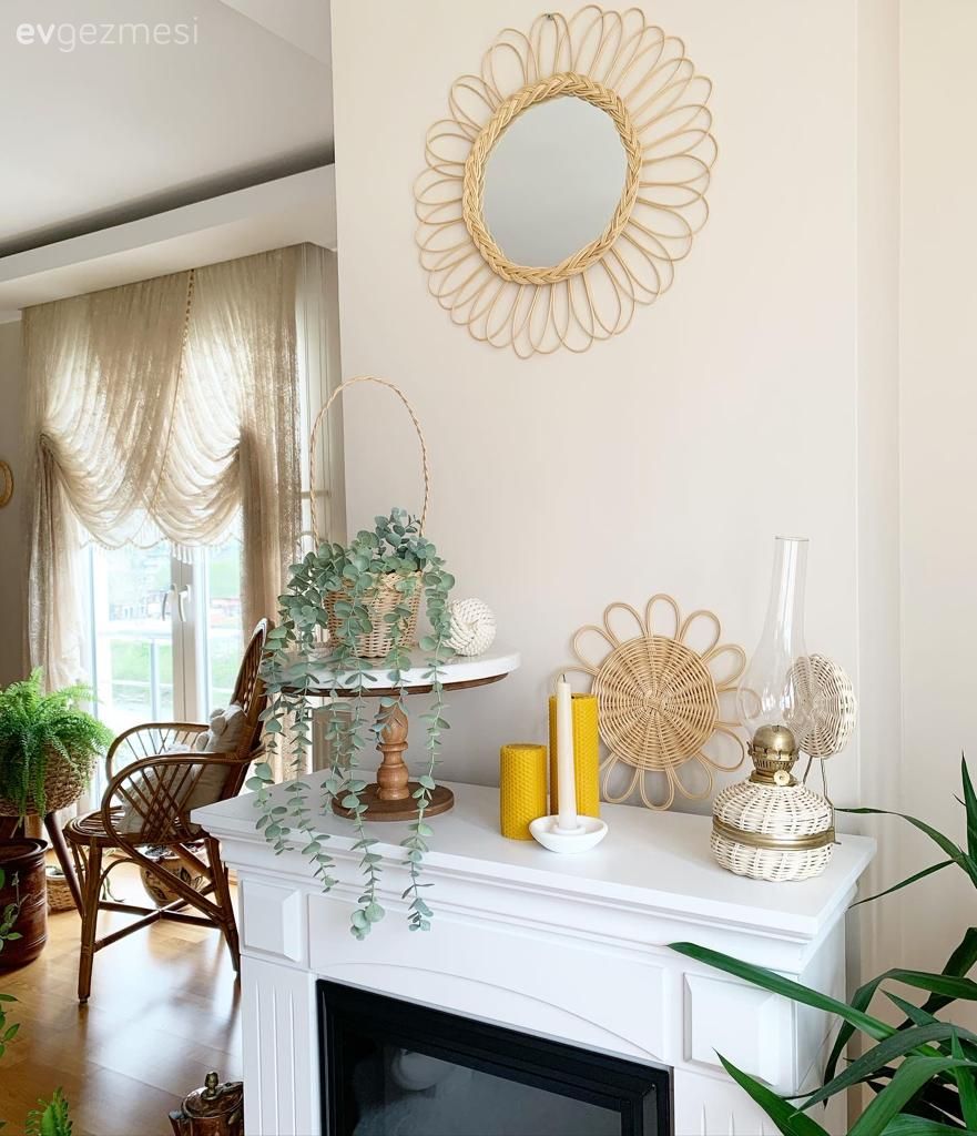 Beyaz, Şömine, Duvar dekorasyonu, Ev bitkisi, Hasır sandalye, Tül perde, Perde