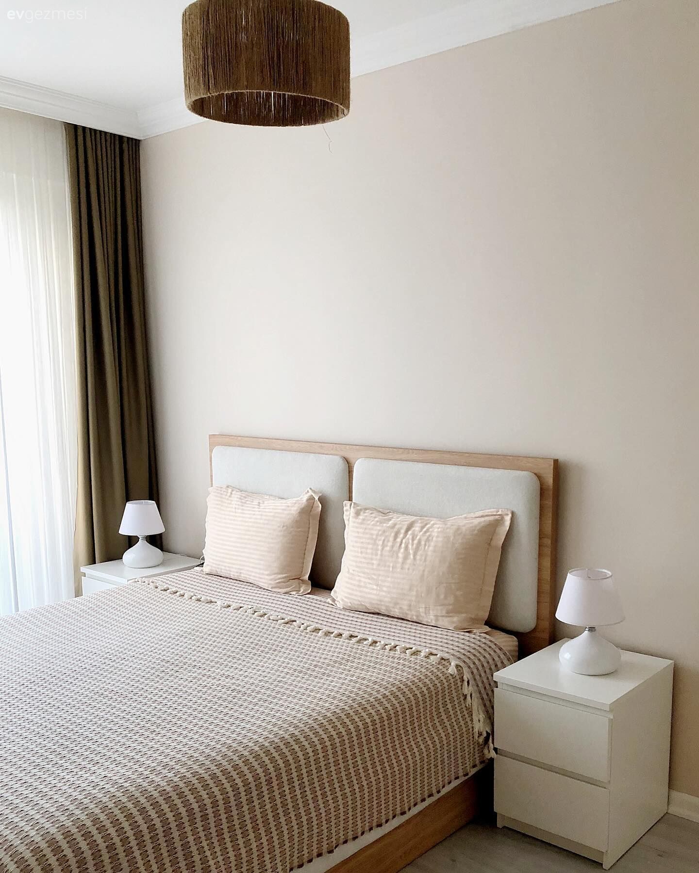 Yatak Odası, Beyaz, Modern, İskandinav, Fon perde, Perde, Tül perde, Komodin, Abajur, Aydınlatma