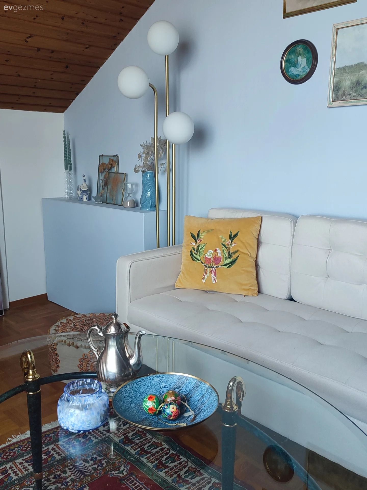 Çerçeve, Cam orta sehpa, Orta sehpa, Halı, El dokuma halı, Sarı, Dekoratif Objeler, Çatı katı, Dubleks evler, Komodin