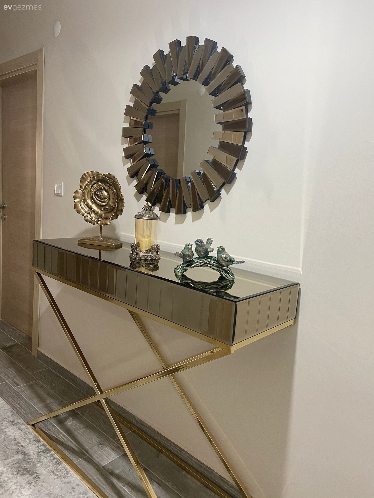 Bu Uyumlu Evde Eşyalar Mutluluğa Giden Yolda Aracı