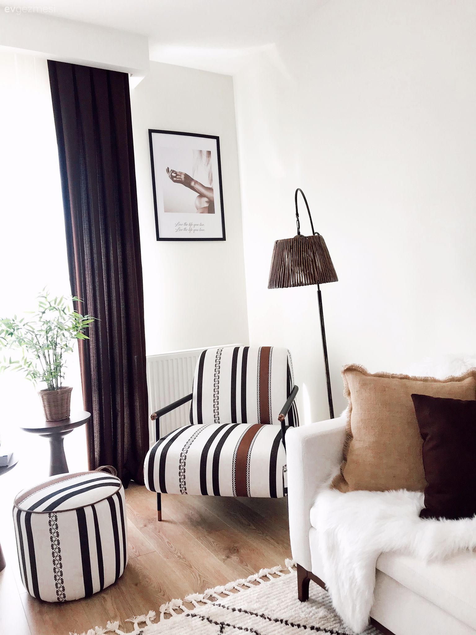 Beyaz, Siyah, Kırlent, Ev tekstili, Koltuk takımı, Fon perde, Perde, Puf, Berjer, Çerçeve