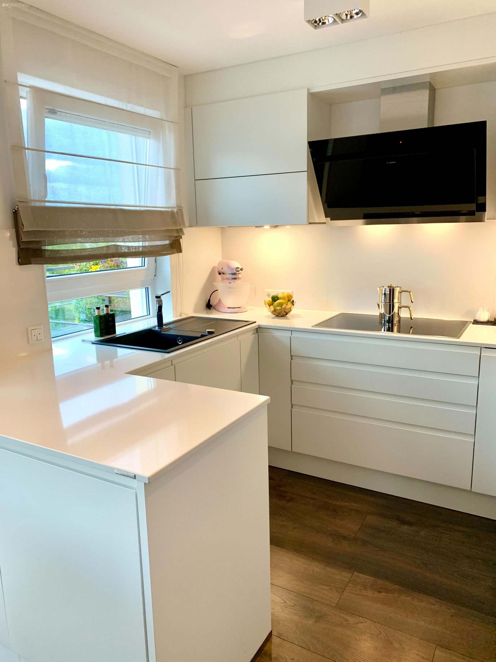 Uyumlu Renkler Bu Modern Evin Karakterini Belirlemiş!