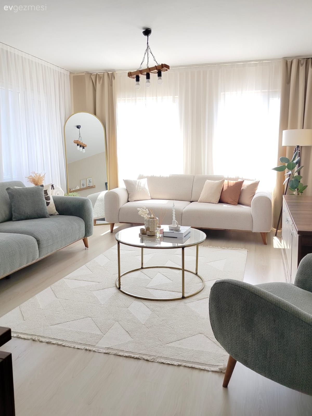 Bu İstanbul Evinde Ferahlık ve Konfor Ayarı Tam Kararında