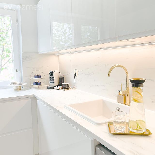 Mutfak, Beyaz mutfak, Kulpsuz mutfak dolabı, Mutfak tezgahı, Mutfak tezgah arası, Mutfak aksesuarları