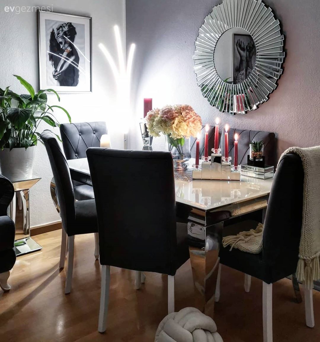 Yemek Odası, Beyaz, Füme, Gümüş, Yuvarlak ayna, Dekoratif ayna, Şamdan, Ev Aksesuar, Ev bitkisi, Yemek masası, Sandalye, Tablo, Duvar dekorasyonu